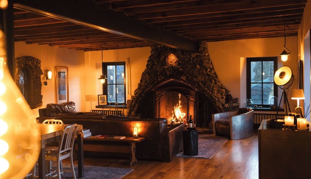 Luxury + History next to US Bank Stadium. Private Sauna + Courtyard + Rooftop. in Minneapolis