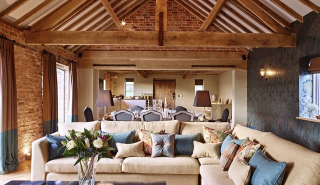 Luxury holiday barn sleeps 8 - can be hired with other barns sleeping up to 24 in Ledbury
