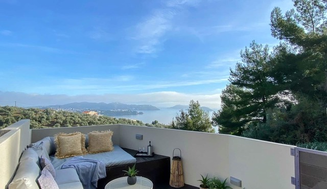Luxury Suite with a queens double bed stunning sea vews and private Jacuzzi in Skiathos