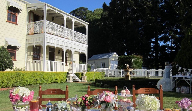 Middleton House Maleny. Picture perfect country house for small gatherings. in Witta