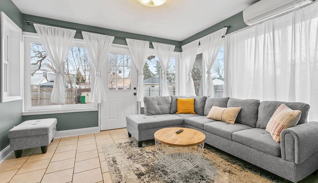 MINNeSTAY* Lyndale Pleasant Getaway in Minneapolis