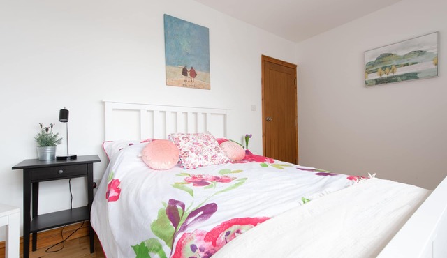 Modern Apartment "Woodleigh" Sleeps 4 in London