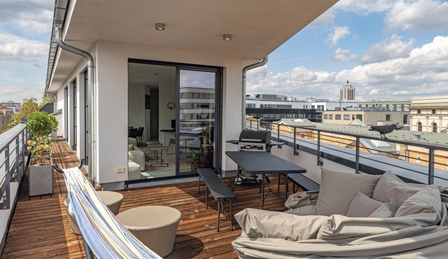 Modern & Exclusive Penthouse in Top Location w/Roof Terrace & Garage in Leipzig
