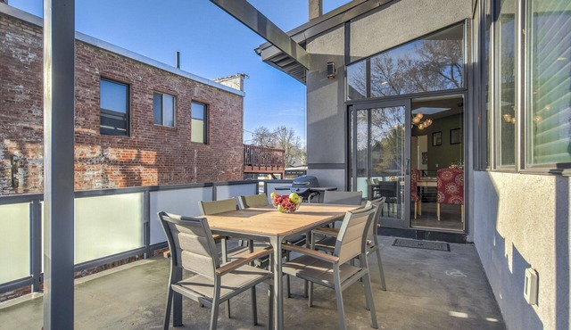 Modern Luxury I Mountain Views- central location- 4BR/3Ba in Colorado Springs