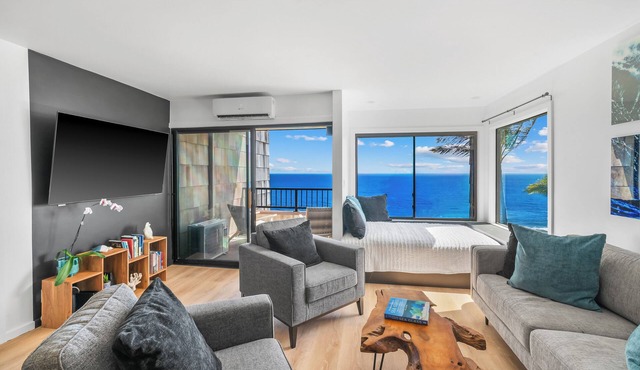Modern Ocean Views + AC in Princeville