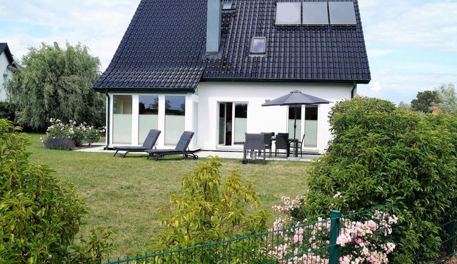 Modern, spacious vacation home - natural beach, space & tranquillity, fireplace in Dassow