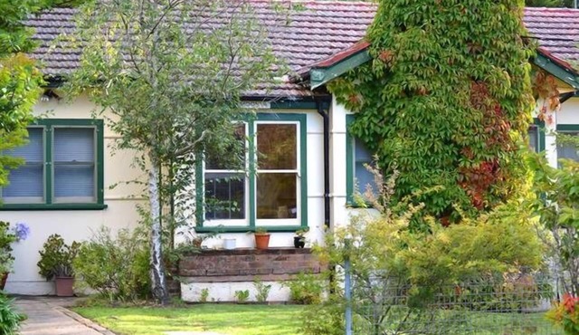 Moonya, the writer's retreat, the 1950s vintage holiday home and house gallery in Katoomba