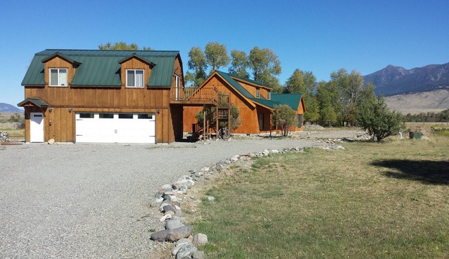 MT Yellowstone River Retreat, by Chico Hot Springs Cabin 1 bedroom 1 bathroom in Livingston