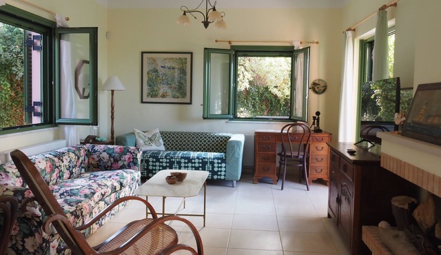 NAFSIKA house with large garden in Prines' centre near restaurants, beach,city. in Prines