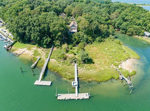 Nature's Paradise: Private Dock & Water Views in Mattituck