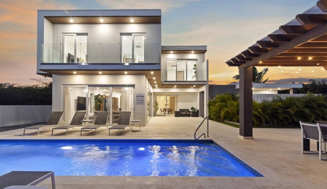 NEW 3BR 2.5BA|Modern Oasis w/Resort Style Pool with Resort Style Pool in Noord