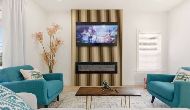 NEW! Gated, Modern, Clean, 6 bdr, 4 bth, convenient location in Kansas City