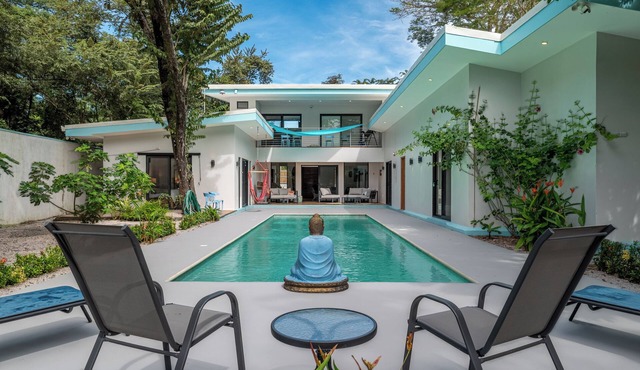 New luxury beach home on private 1/4 acre in natl park, meters to pristine beach in Playa Grande