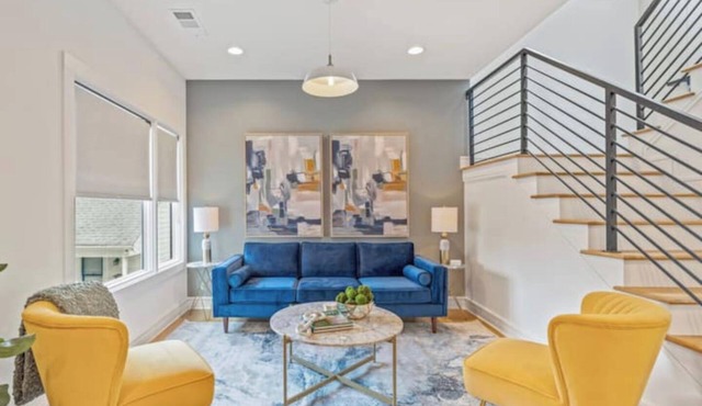 New Modern Town-Home with Rooftop/City Views in Atlanta