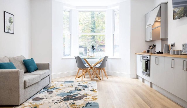 NEW Spacious Flat Ideal for Business Sleeps 4 in Manchester