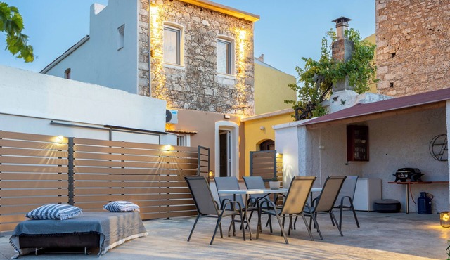 Nikos StoneHouse family home, located in the center of Prines in Rethymno