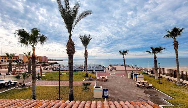 Ocean View Upper Floor Luxury Condo - Las Gaviotas 424 2 BR 2 BA Next to the Pool, Wi-Fi in Puerto Penasco