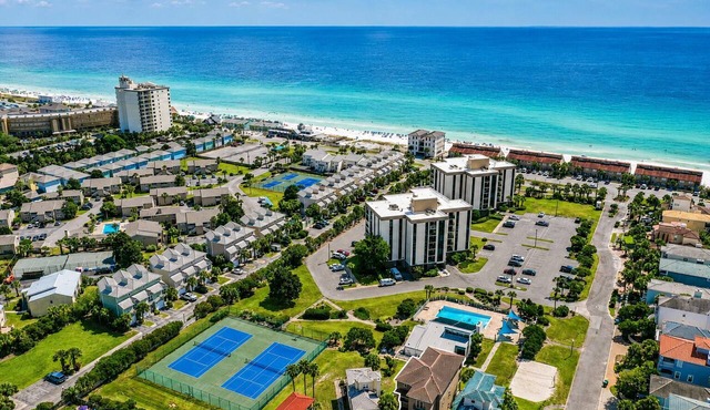 Oceanic View | 720FT walk to private beach access | FREE Golf Cart in Destin