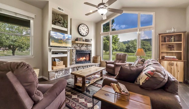 Old Kinderhook Cottage, Golf Club & Spa. in Camdenton