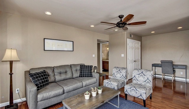 ON GOLF COURSE & Camelback Mtn Views, Spring Training & Shopping in Scottsdale