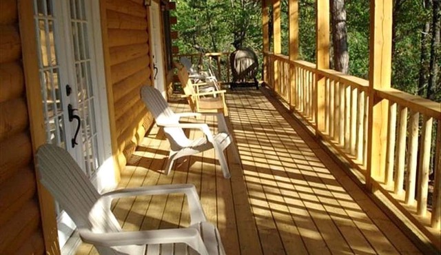 Peaceful and Spacious Log Cabin Rental with Woodland Views near Branson, Missouri in Branson