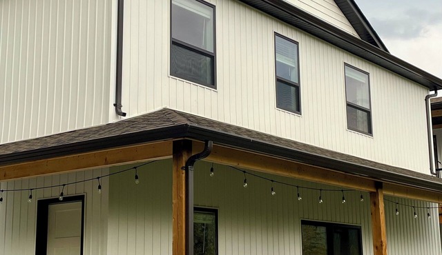 Peaceful woodland retreat.Small house sleeps 5-6 in Vernon
