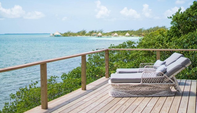 Penthouse Oceanfront Cabana w/Private Ocean-Facing Balcony & Amazing Views in Dangriga