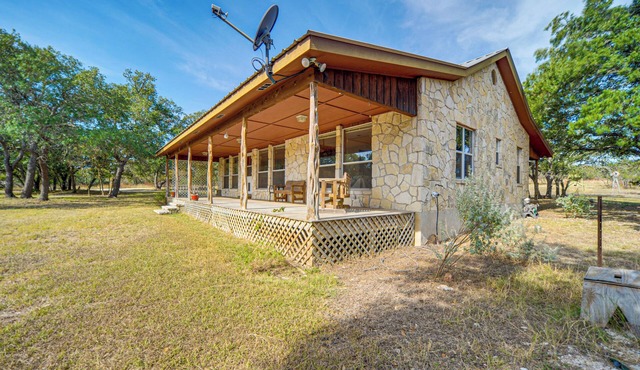 Pet-Friendly Hill Country Retreat w/Deck! in Harper