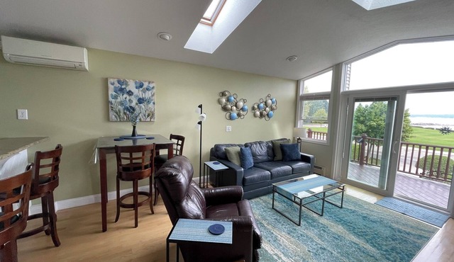 Petoskey Retreat Stunning Bay Views Across from Park/Marina Walk to Town in Petoskey