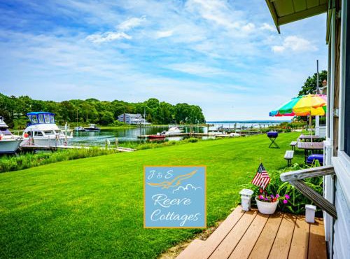 Premier Waterfront Cottage 2 in Riverhead