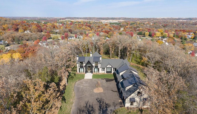 Private modern cottage retreat, minutes from Mayo Clinic. in Rochester