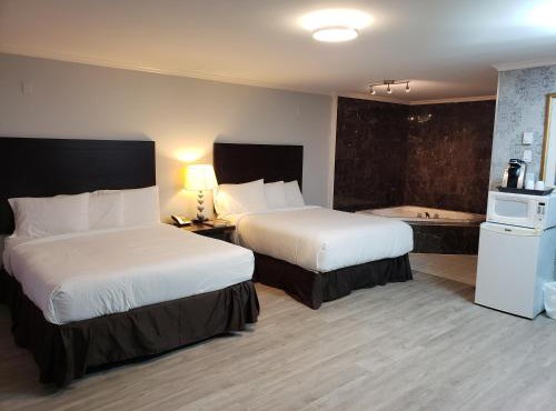 Regency Inn & Suites in Cornwall