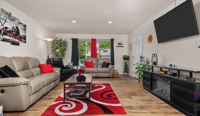 Renovated home near Six Flags on quiet street - Kid & Pet Friendly in Pacific