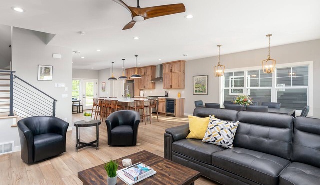 RiverWest Escape- Hot Tub - Sauna - Dog Friendly in Duluth