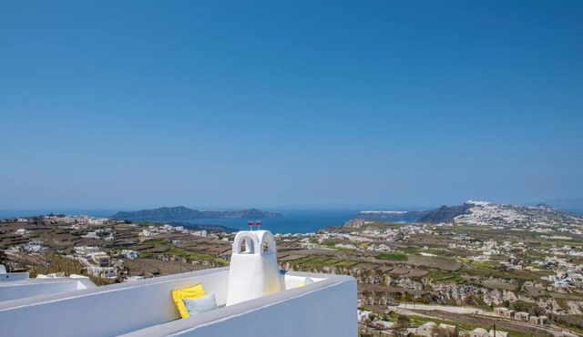 Santorini 180 Degrees in Pyrgos
