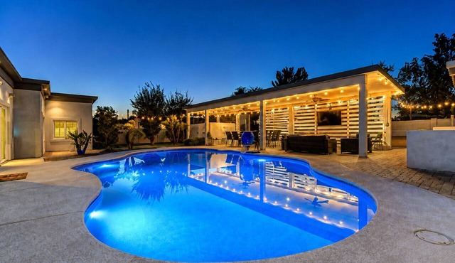 ScottsdaleStays 9BR-6BA Multimillion Estate-Huge Yard-Pickleball-hoops-#1 Area. in Scottsdale