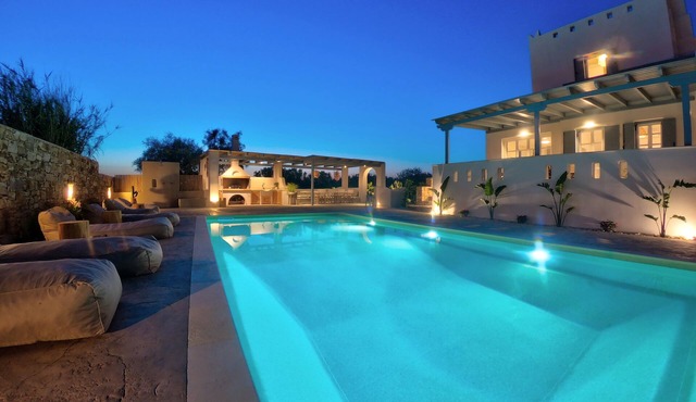 Seaside Naxos 3 Villas 2 Private Pools 11BDR/10 BATH Sleeps 28 in Naxos