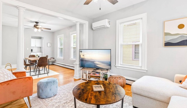 Serenity place 2-bedroom home minutes from Minneapolis, AC, WiFi, pet friendly in Minneapolis