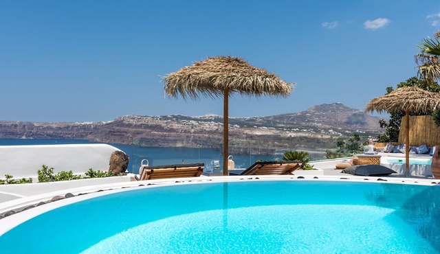 Silver Suite | Outdoor Pool Hot Tub & Panoramic Caldera View in SANTORINI