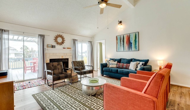 Single Level Beachside Home, Great for Families & Dog Friendly - Walk to Beach in Galveston