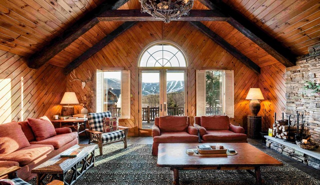 Ski Chalet with Pool, Hot tub, Sauna, Pizza Oven, 2 Fireplaces & Outdoor Firepit in Windham