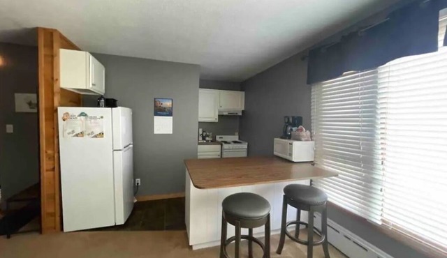 Small simple apartment centrally located to everything in town. Walk or ride. in Ashland