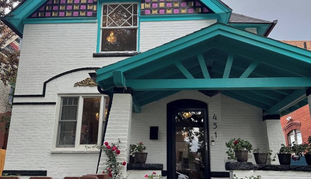 Spacious 4-bedroom house in charming Denver with central air cooling in Denver
