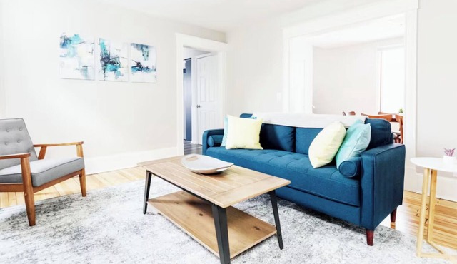 Spacious 4 BR I Dog-Friendly I Main-Level King in Saint Paul