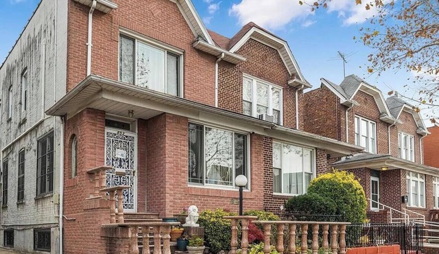 Spacious Brooklyn 4BR/2BA Across 2 Private Floors with Yard in Brooklyn