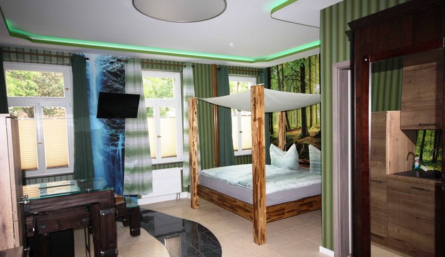 Studio Forest - zRomantik Apartments in Leipzig, *2 km from the city center* in Leipzig