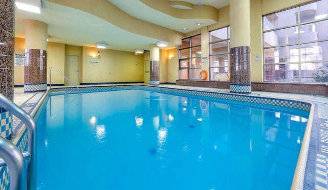 STUNNING High Floor Bay St Condo w BIG Balcony/Terrace (Sleeps 4) Pet Friendly in Toronto