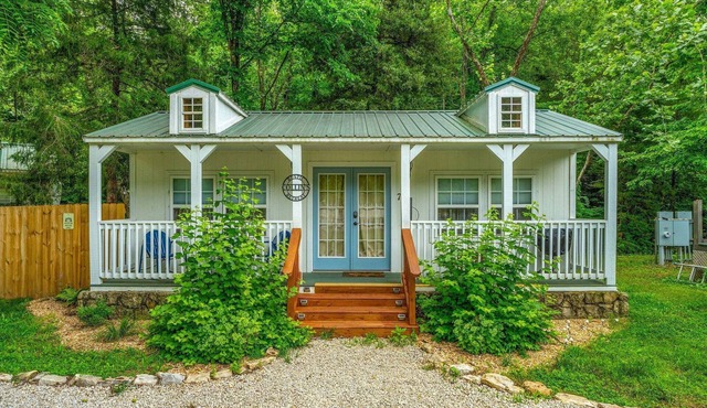 Stylish Creekside Escape | Pool + Hot Tub in Blue Eye