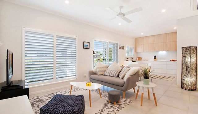 Sunny 2 bedroom 1 bathroom, north facing balcony free use bikes & kayaks & wifi in Noosaville
