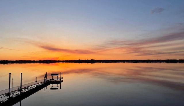 Sunset Cabin on Long Lake - SLEEPS 15 in Willmar